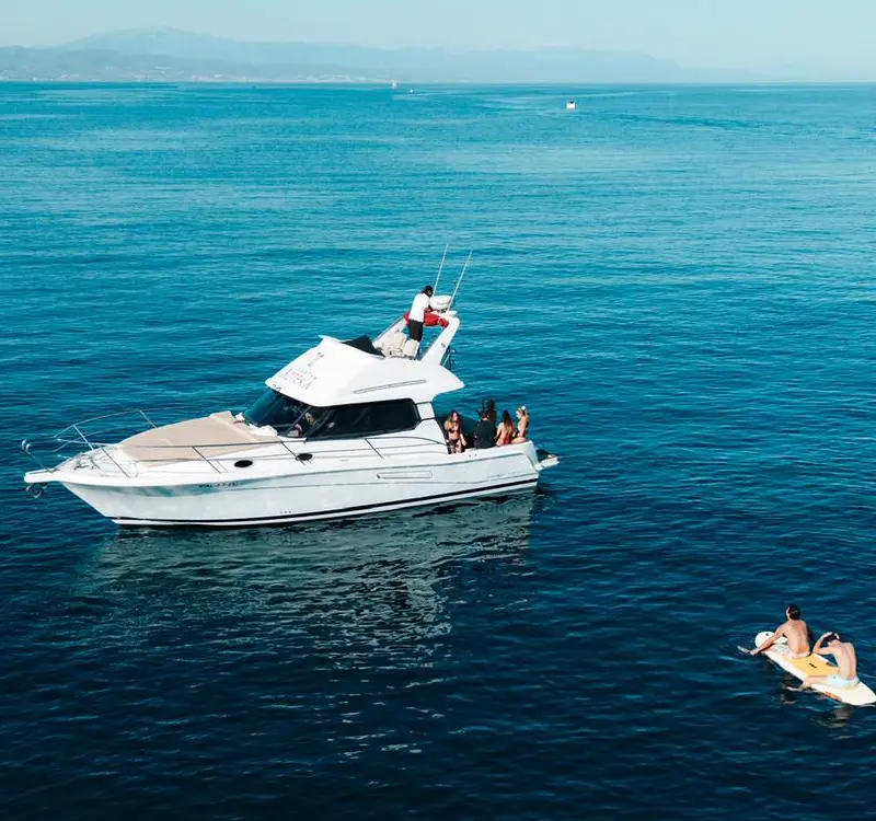 Boat Excursions in Puerto Banús: Luxury and Relaxation in the Mediterranean
